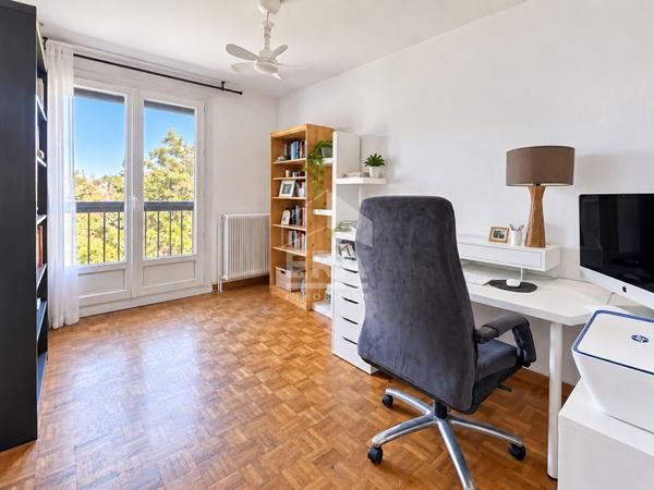 DERNIER ÉTAGE - T4 103 m² - 2 STATIONNEMENTS