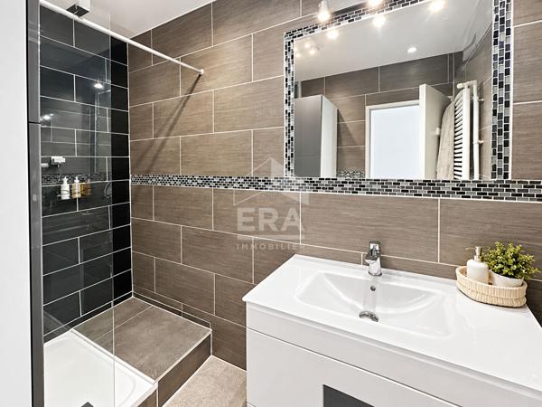 DERNIER ÉTAGE - T4 103 m² - 2 STATIONNEMENTS