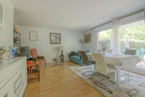 Appartement rez-de-jardin 3 pièces 68.30 m² 2 chambres + cave + parking