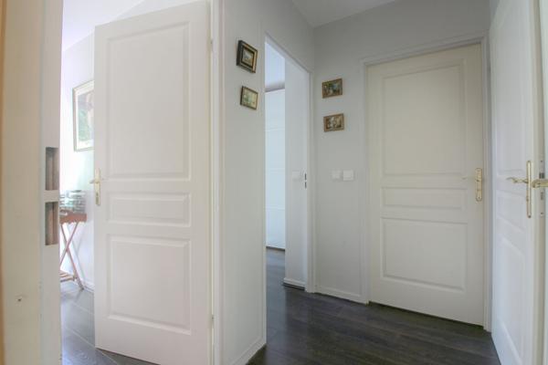 Appartement rez-de-jardin 3 pièces 68.30 m² 2 chambres + cave + parking