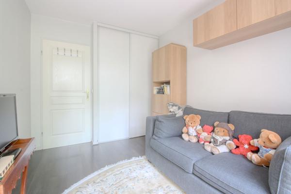 Appartement rez-de-jardin 3 pièces 68.30 m² 2 chambres + cave + parking