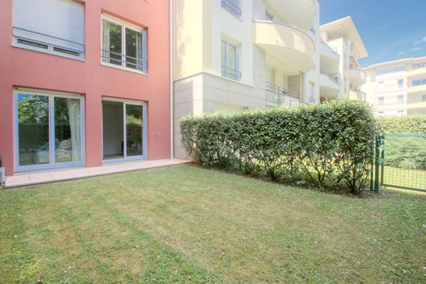 Appartement rez-de-jardin 3 pièces 68.30 m² 2 chambres + cave + parking
