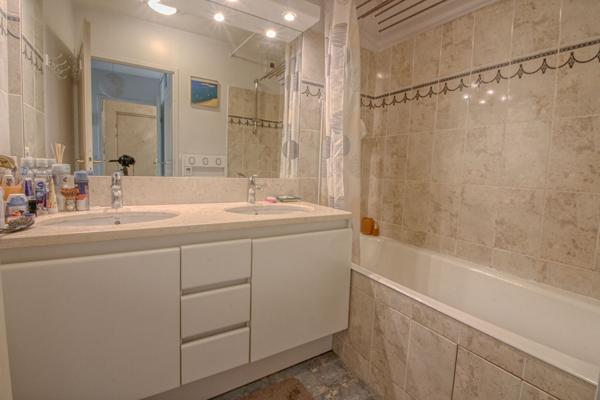 Appartement rez-de-jardin 3 pièces 68.30 m² 2 chambres + cave + parking