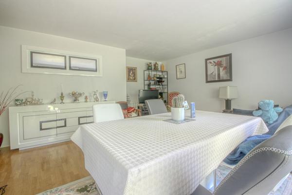 Appartement rez-de-jardin 3 pièces 68.30 m² 2 chambres + cave + parking