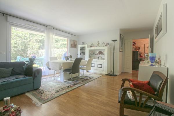 Appartement rez-de-jardin 3 pièces 68.30 m² 2 chambres + cave + parking