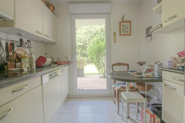 Appartement rez-de-jardin 3 pièces 68.30 m² 2 chambres + cave + parking