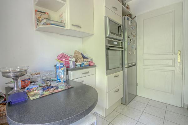 Appartement rez-de-jardin 3 pièces 68.30 m² 2 chambres + cave + parking