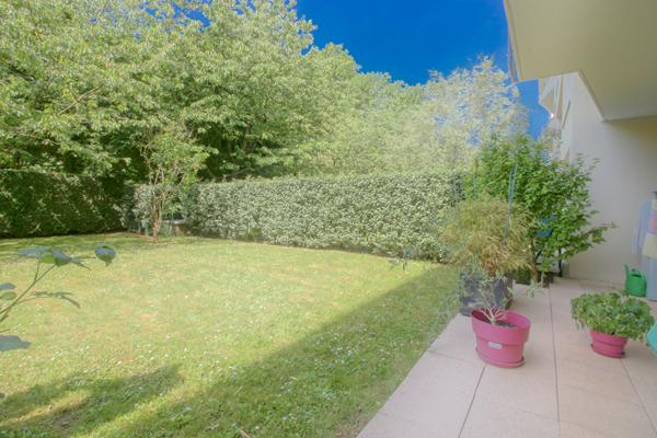 Appartement rez-de-jardin 3 pièces 68.30 m² 2 chambres + cave + parking