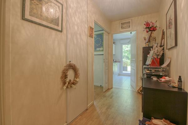 Appartement rez-de-jardin 3 pièces 68.30 m² 2 chambres + cave + parking