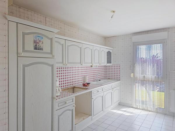 Limite Dijon/Fontaine-lès-D - T5 - 101 m² - balcon