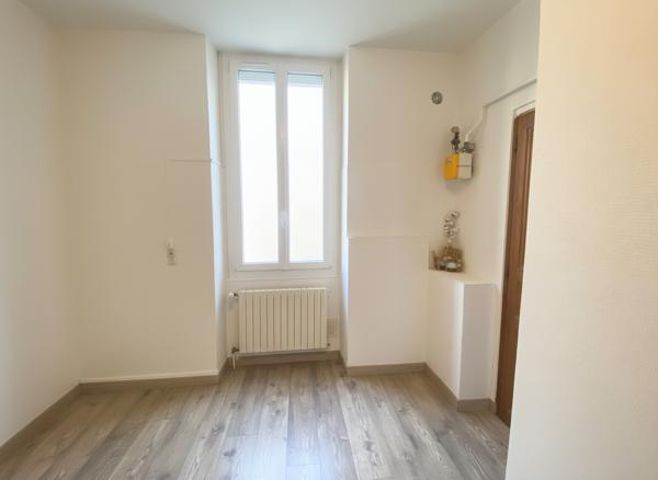 Lots de 2 LOCAUX PROFESSIONNELS DIJON 3 Pièces 45.07 m² + studio 20m² + bûcher +2 caves
