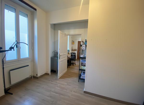 Lots de 2 LOCAUX PROFESSIONNELS DIJON 3 Pièces 45.07 m² + studio 20m² + bûcher +2 caves