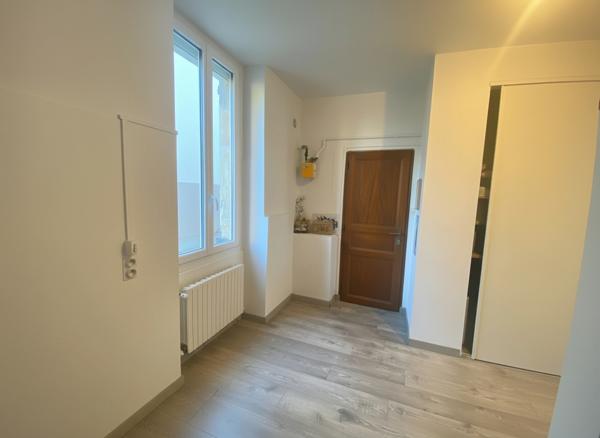 Lots de 2 LOCAUX PROFESSIONNELS DIJON 3 Pièces 45.07 m² + studio 20m² + bûcher +2 caves