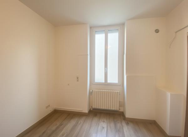 Lots de 2 LOCAUX PROFESSIONNELS DIJON 3 Pièces 45.07 m² + studio 20m² + bûcher +2 caves