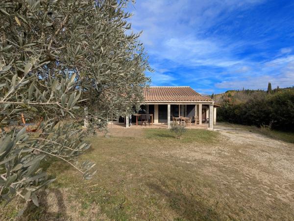 Villa de plain pied sur terrain 1500m² constructible, et dependances