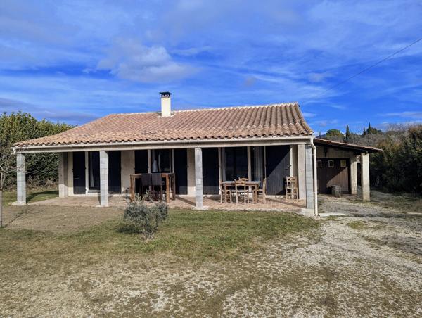 Villa de plain pied sur terrain 1500m² constructible, et dependances