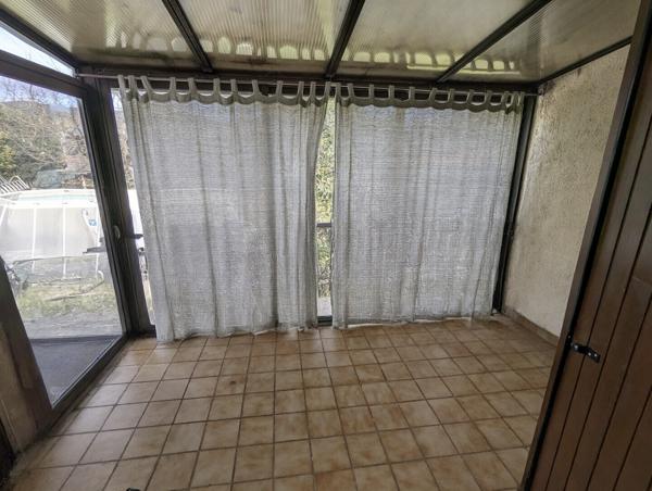 Villa de plain pied sur terrain 1500m² constructible, et dependances