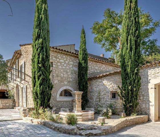 EXCLUSIVITÉ – PROCHE SAINT-REMY-DE-PROVENCE – MAS DU XVIIIe SIÈCLE _ 350 m2 _ 6 chambres