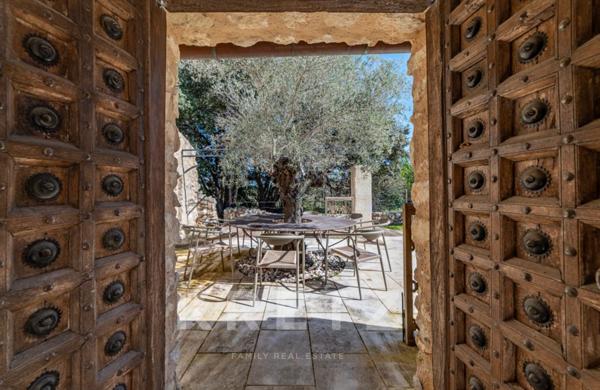 EXCLUSIVITÉ – PROCHE SAINT-REMY-DE-PROVENCE – MAS DU XVIIIe SIÈCLE _ 350 m2 _ 6 chambres