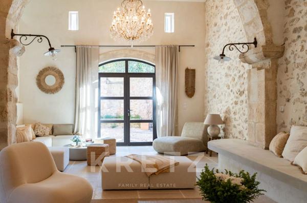 EXCLUSIVITÉ – PROCHE SAINT-REMY-DE-PROVENCE – MAS DU XVIIIe SIÈCLE _ 350 m2 _ 6 chambres