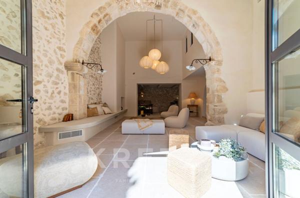 EXCLUSIVITÉ – PROCHE SAINT-REMY-DE-PROVENCE – MAS DU XVIIIe SIÈCLE _ 350 m2 _ 6 chambres
