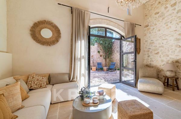 EXCLUSIVITÉ – PROCHE SAINT-REMY-DE-PROVENCE – MAS DU XVIIIe SIÈCLE _ 350 m2 _ 6 chambres