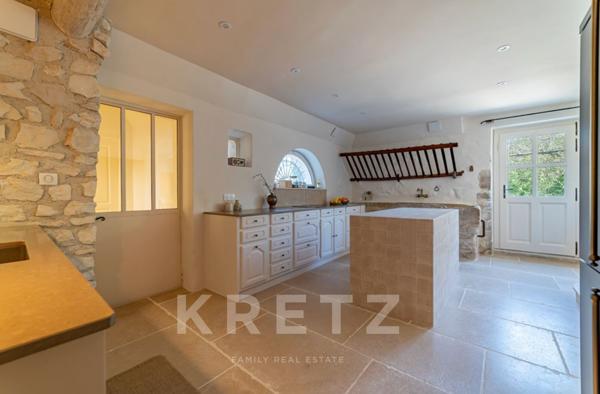 EXCLUSIVITÉ – PROCHE SAINT-REMY-DE-PROVENCE – MAS DU XVIIIe SIÈCLE _ 350 m2 _ 6 chambres