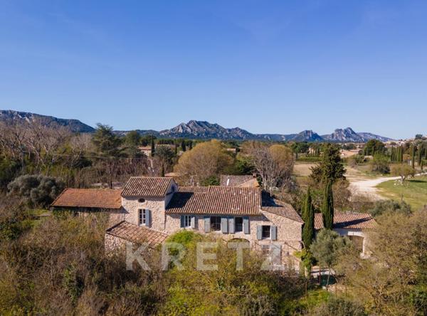 EXCLUSIVITÉ – PROCHE SAINT-REMY-DE-PROVENCE – MAS DU XVIIIe SIÈCLE _ 350 m2 _ 6 chambres
