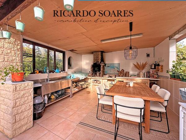 60870 RIEUX - MAISON FAMILIALE 203 m² AU SOL / SOUS-SOL TOTAL 90 m² / 5 CHAMBRES + 1 BUREAU / VERANDA / TERRAIN 730 m²