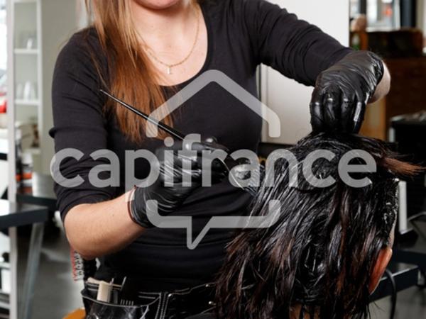 Fonds de commerce salon de coiffure de 58m2 à vendre ANGERS (49) en parts sociales