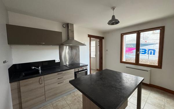 Maison à louer    4 pièces • 85 m2 Saint-Léonard-de-Noblat