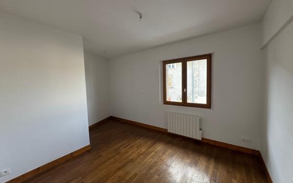 Maison à louer    4 pièces • 85 m2 Saint-Léonard-de-Noblat