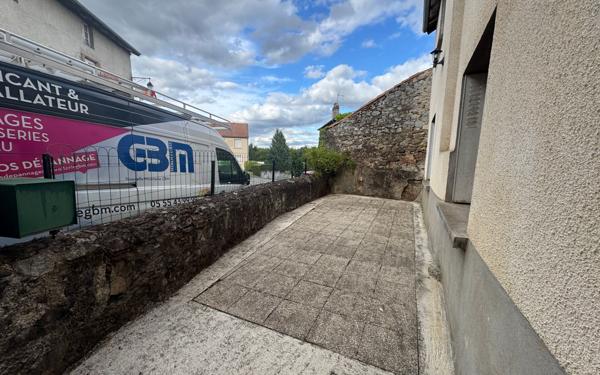 Maison à louer    4 pièces • 85 m2 Saint-Léonard-de-Noblat