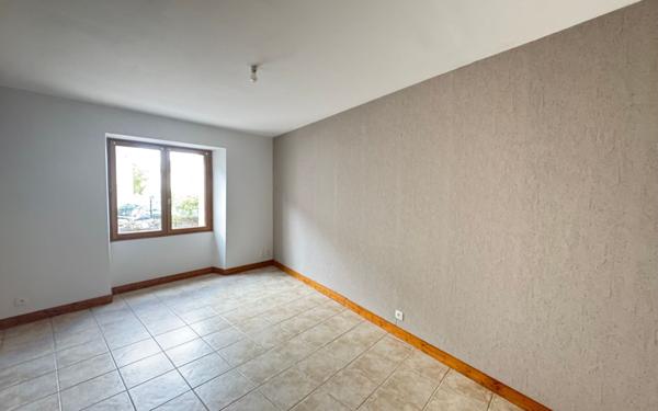 Maison à louer    4 pièces • 85 m2 Saint-Léonard-de-Noblat