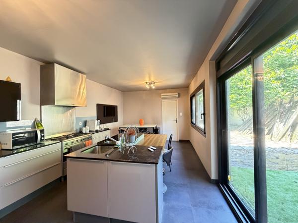 Maison 8 pièce(s) 5 chambre(s) 323 m²