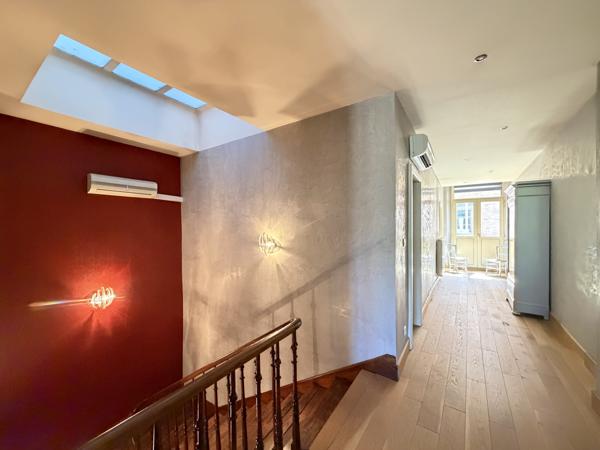 Maison 8 pièce(s) 5 chambre(s) 323 m²