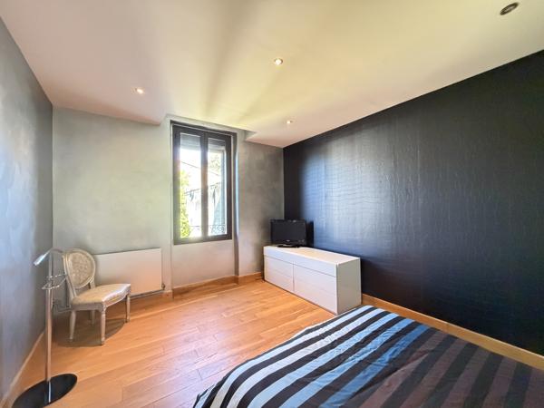 Maison 8 pièce(s) 5 chambre(s) 323 m²