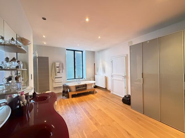 Maison 8 pièce(s) 5 chambre(s) 323 m²