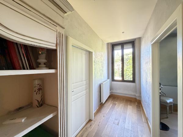Maison 8 pièce(s) 5 chambre(s) 323 m²