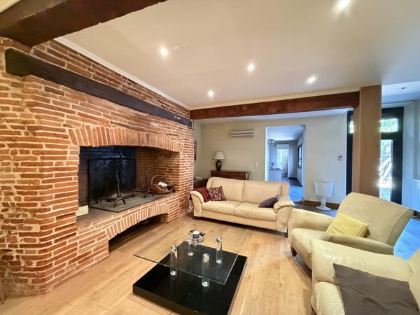 Maison 8 pièce(s) 5 chambre(s) 323 m²