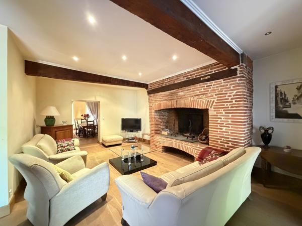 Maison 8 pièce(s) 5 chambre(s) 323 m²