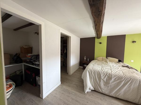 NOAILLY: MAISON DE VILLAGE AVEC GARAGE ET TERRASSE DANS IMPASSE PRIVÉE