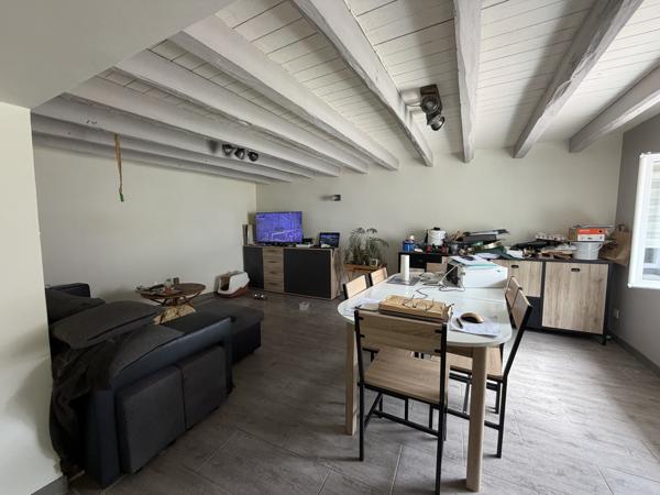NOAILLY: MAISON DE VILLAGE AVEC GARAGE ET TERRASSE DANS IMPASSE PRIVÉE
