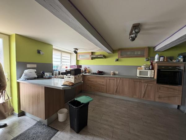 NOAILLY: MAISON DE VILLAGE AVEC GARAGE ET TERRASSE DANS IMPASSE PRIVÉE
