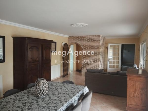 Maison à LES EGLISOTTES-ET-CHALAURES, 33230 - 8 pièces 225m²