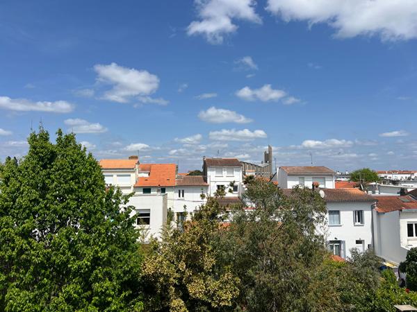 17200 ROYAN Charmant appartement rénové au dernier étage, à deux pas de la plage de Foncillon