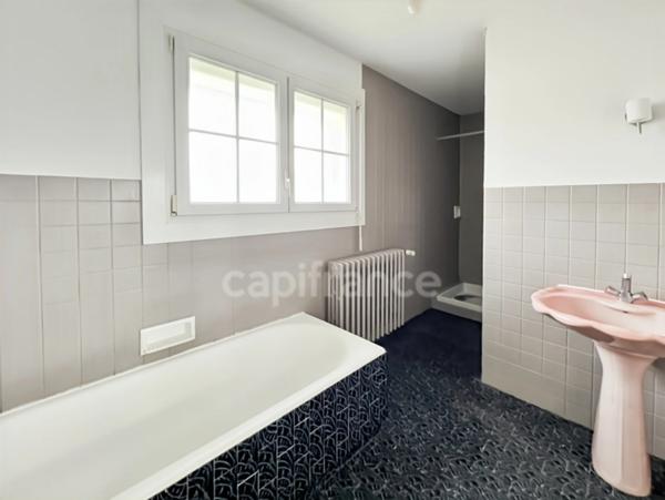 À VENDRE - CUCQ - MAISON INDIVIDUELLE SEMI PLAIN-PIED 142 M2 - 6 PIÈCES - SOUS SOL - JARDIN CLOS