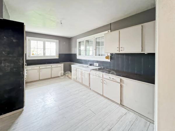 À VENDRE - CUCQ - MAISON INDIVIDUELLE SEMI PLAIN-PIED 142 M2 - 6 PIÈCES - SOUS SOL - JARDIN CLOS