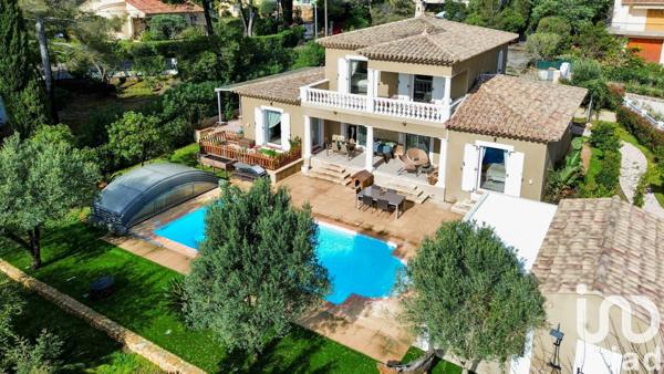 Maison 6 pièces de 175 m² à Fréjus (83370)