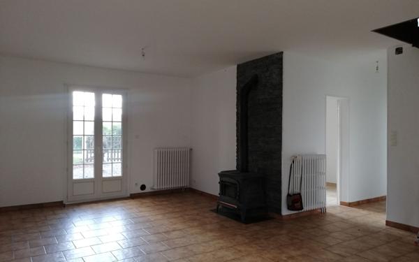 Maison à louer    3 pièces •  Razac-sur-l'Isle